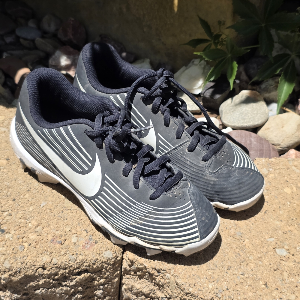 Nike Men's Black and White Athletic Shoes
